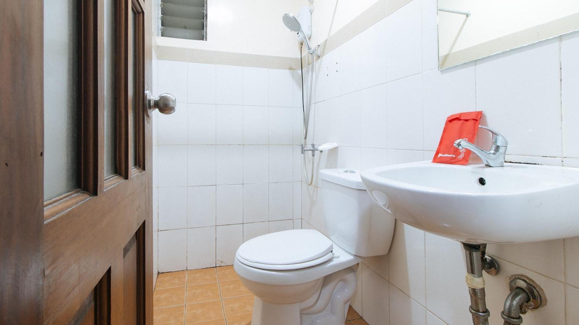 Reddoorz At Dbuilders Rooms Ph2 טאגיג מראה חיצוני תמונה